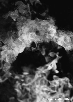 写真展「火・風ノ貌」がはじまります」：六田知弘撮影