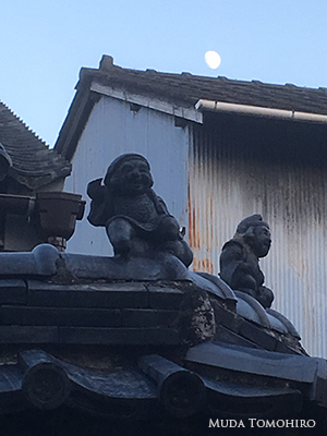 屋根の上の恵比寿 大黒：六田知弘撮影