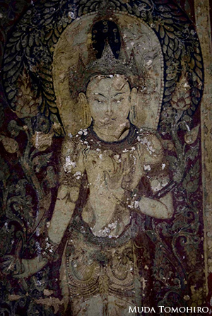 バガンの菩薩像